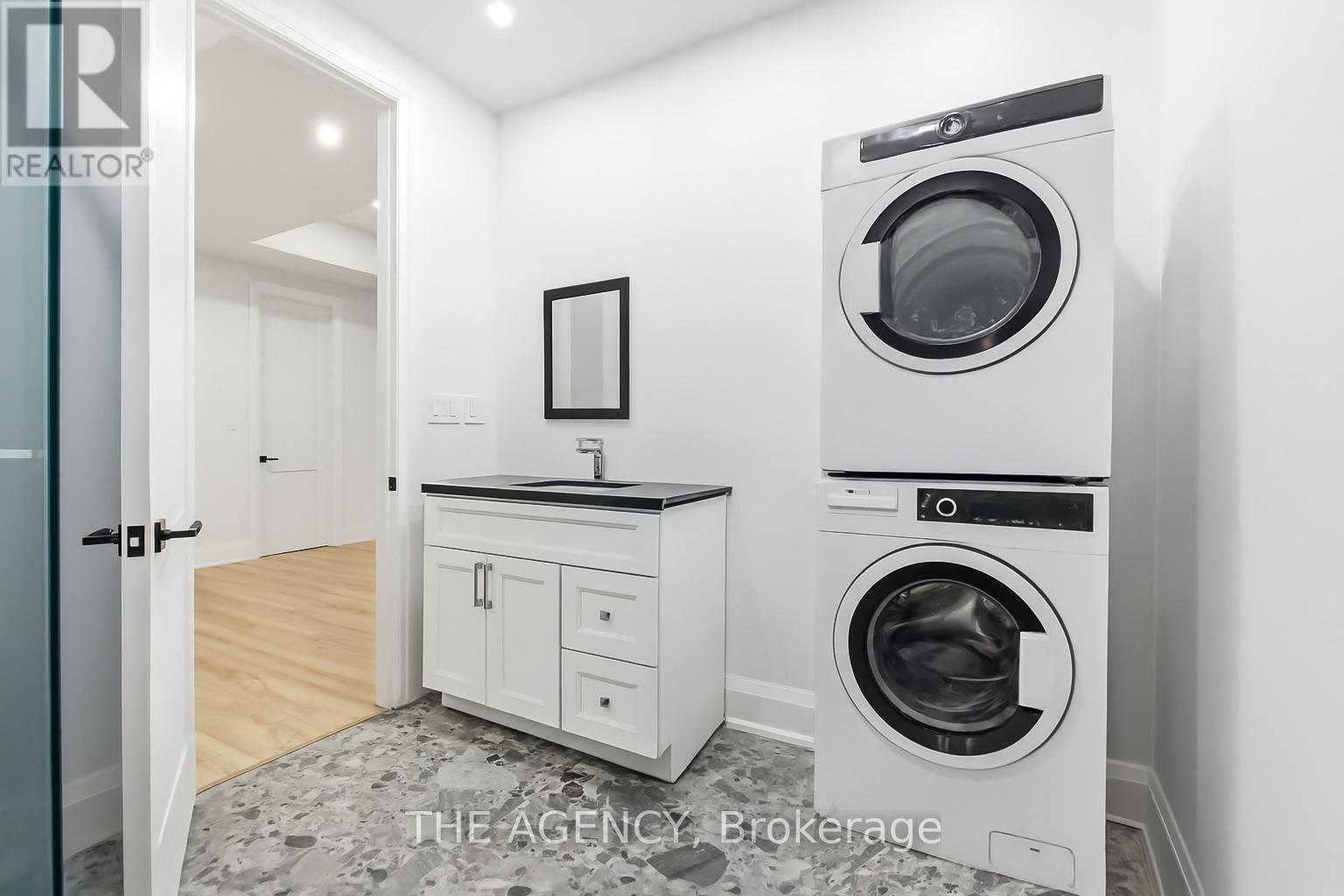 9 Earl Street, Mississauga, Ontario  L5M 1N6 - Photo 50 - W12581458