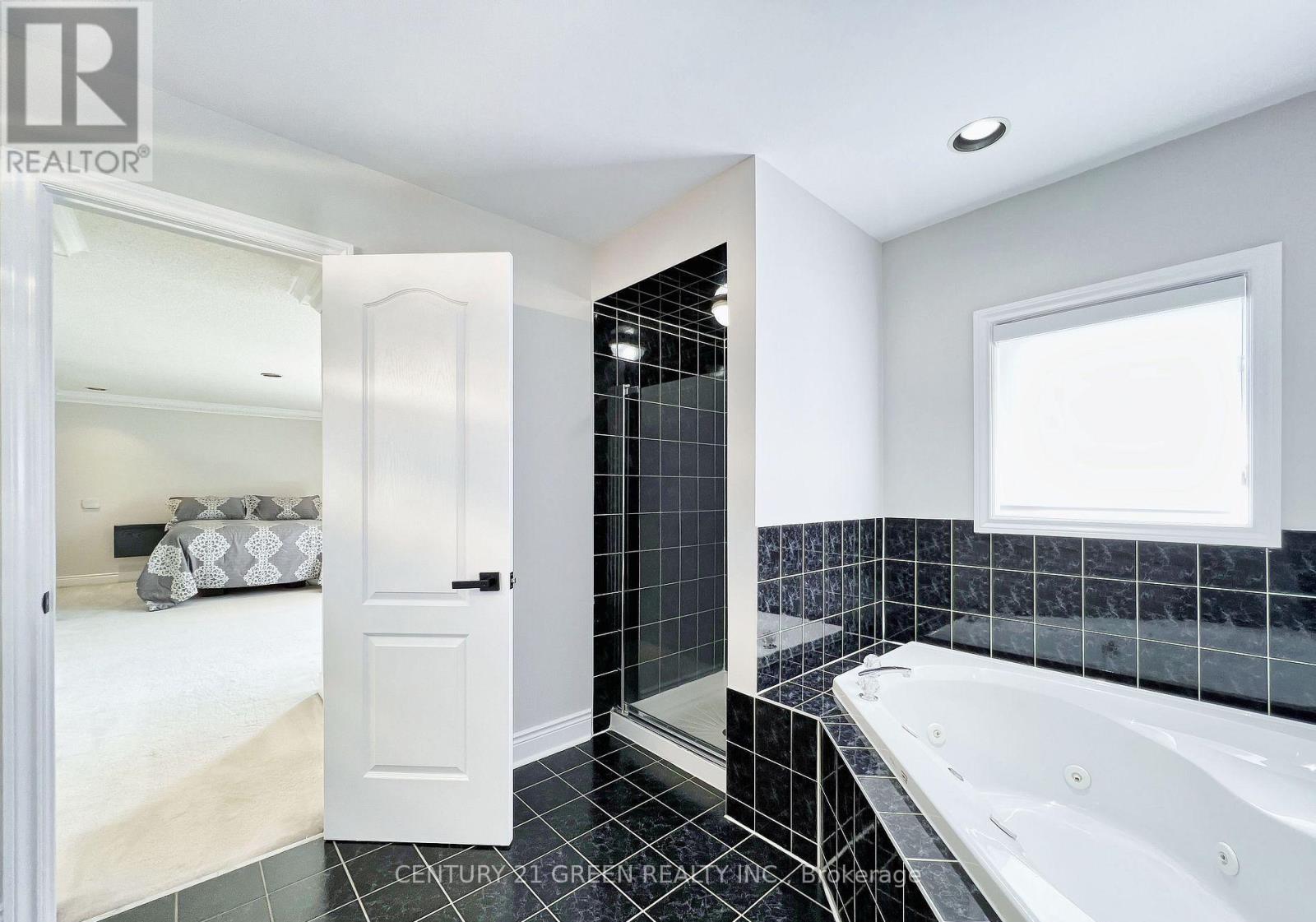 6311 Mulberry Crescent, Mississauga, Ontario  L5V 1B7 - Photo 22 - W12581478