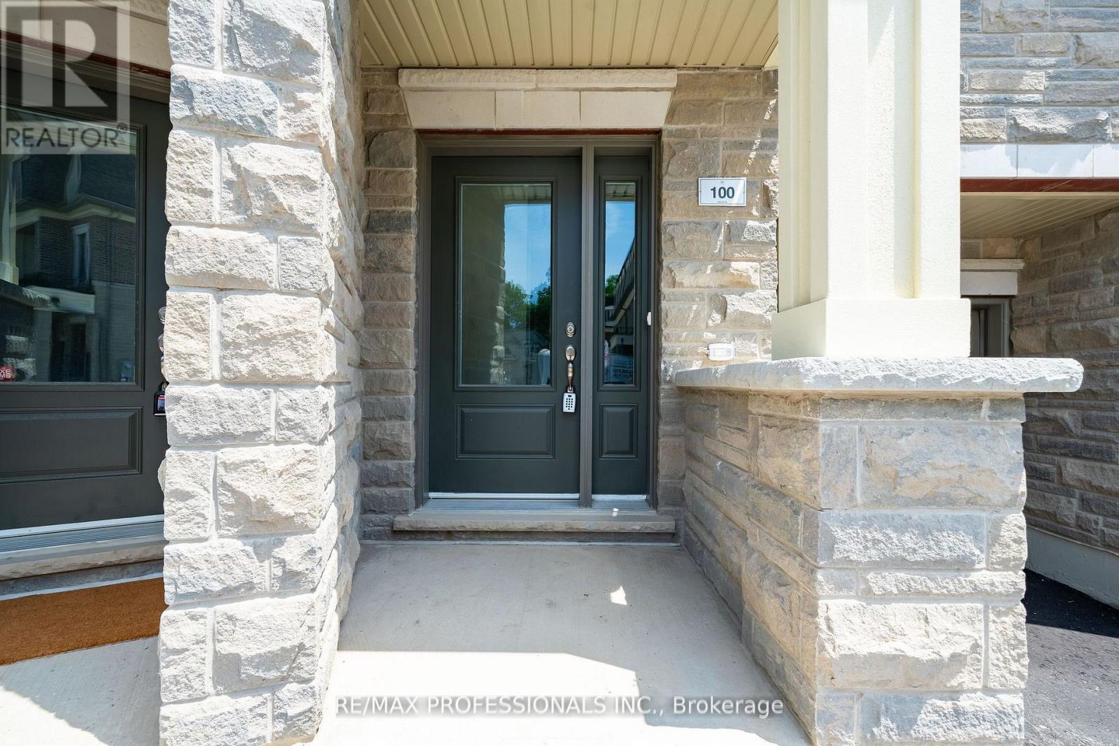 100 Salina Street, Mississauga, Ontario  L4M 1X8 - Photo 3 - W12581490