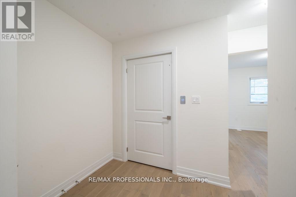 100 Salina Street, Mississauga, Ontario  L4M 1X8 - Photo 7 - W12581490