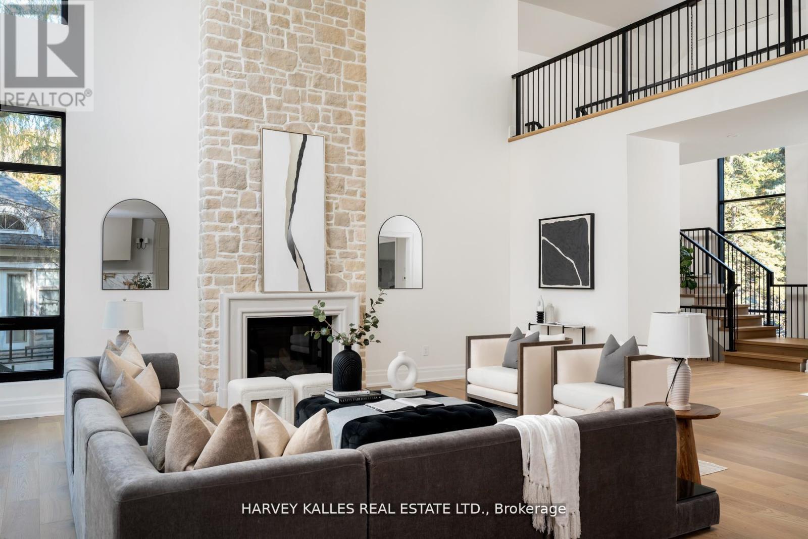 233 Lakewood Drive, Oakville, Ontario  L6K 1B3 - Photo 10 - W12581502