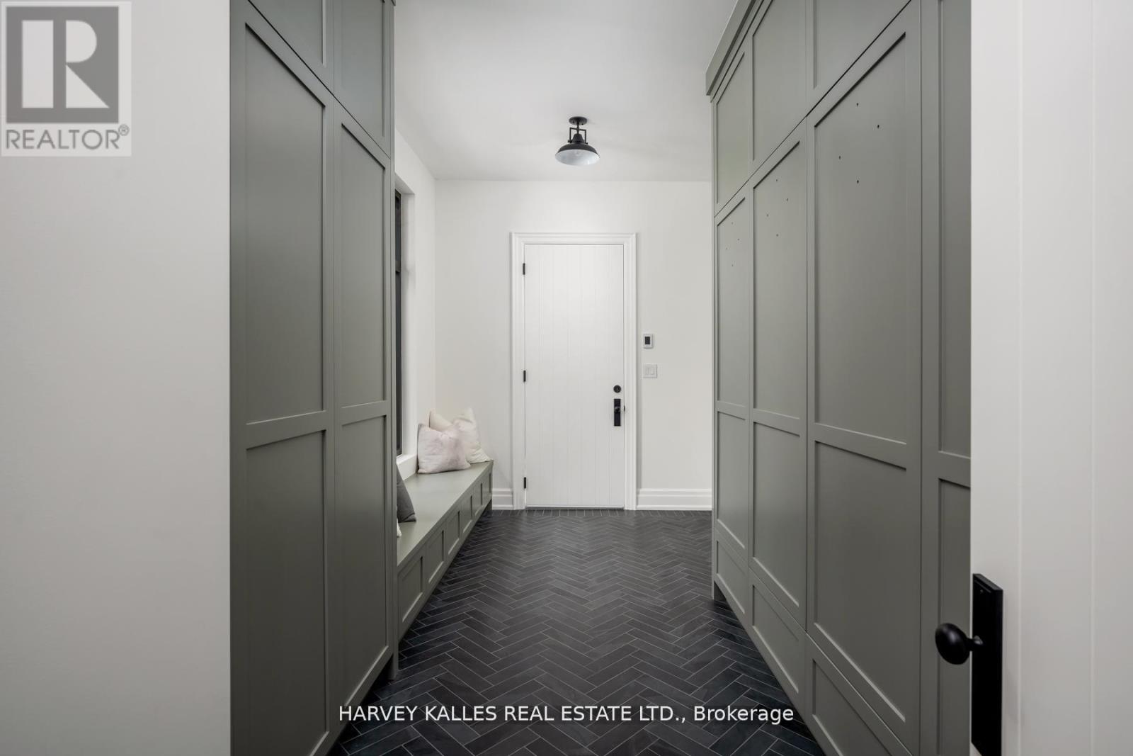 233 Lakewood Drive, Oakville, Ontario  L6K 1B3 - Photo 15 - W12581502