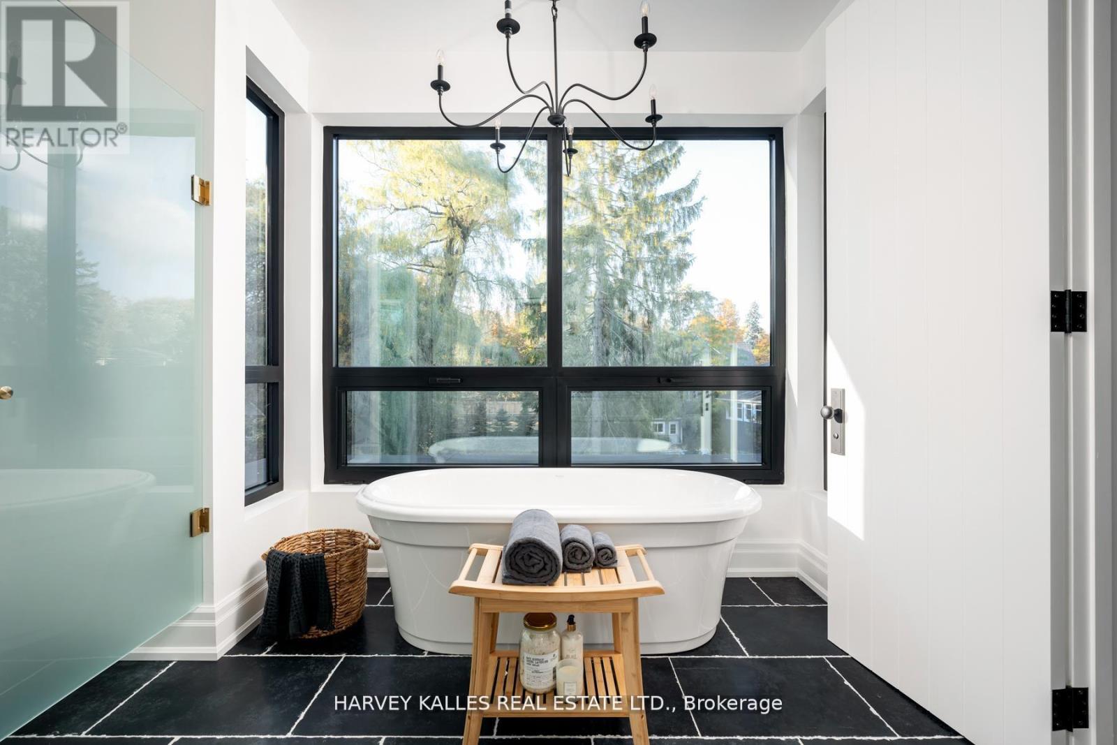 233 Lakewood Drive, Oakville, Ontario  L6K 1B3 - Photo 23 - W12581502