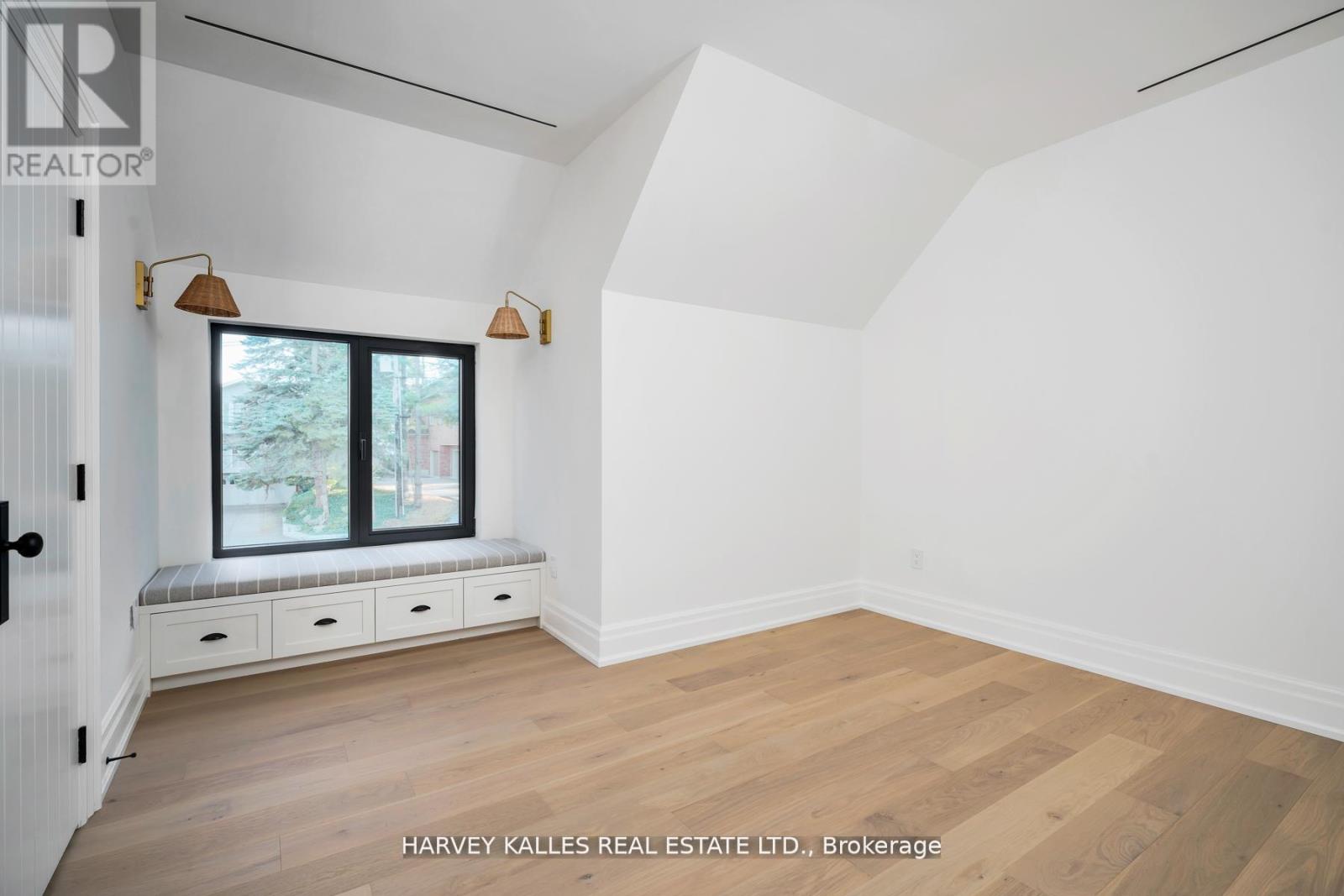 233 Lakewood Drive, Oakville, Ontario  L6K 1B3 - Photo 27 - W12581502