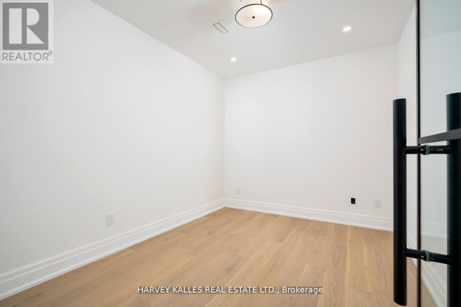 233 Lakewood Drive, Oakville, Ontario  L6K 1B3 - Photo 31 - W12581502