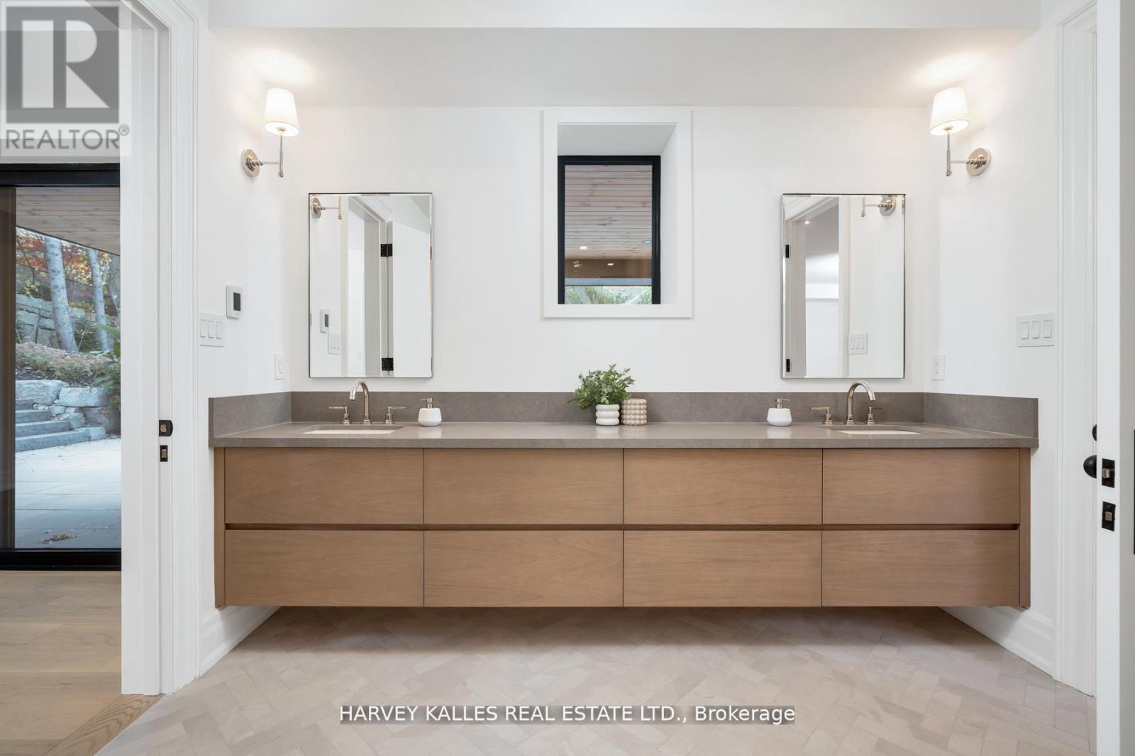 233 Lakewood Drive, Oakville, Ontario  L6K 1B3 - Photo 35 - W12581502