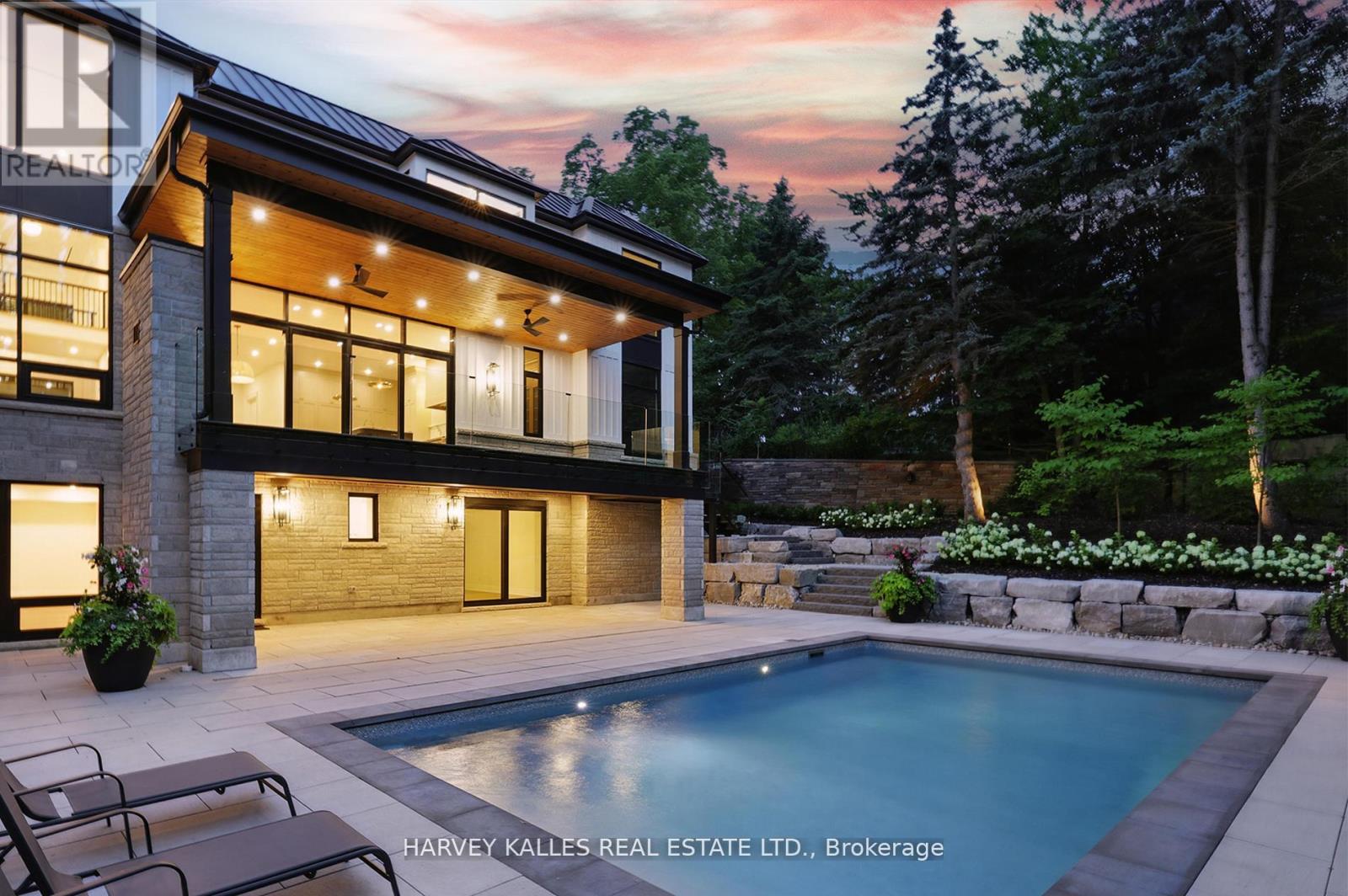 233 Lakewood Drive, Oakville, Ontario  L6K 1B3 - Photo 4 - W12581502