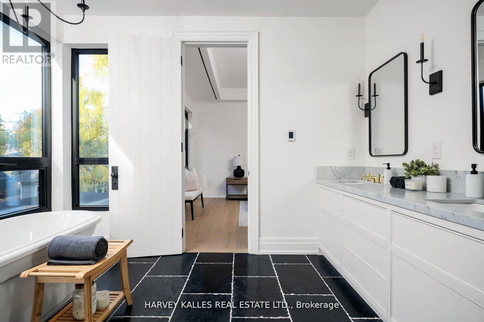 233 Lakewood Drive, Oakville, Ontario  L6K 1B3 - Photo 50 - W12581502