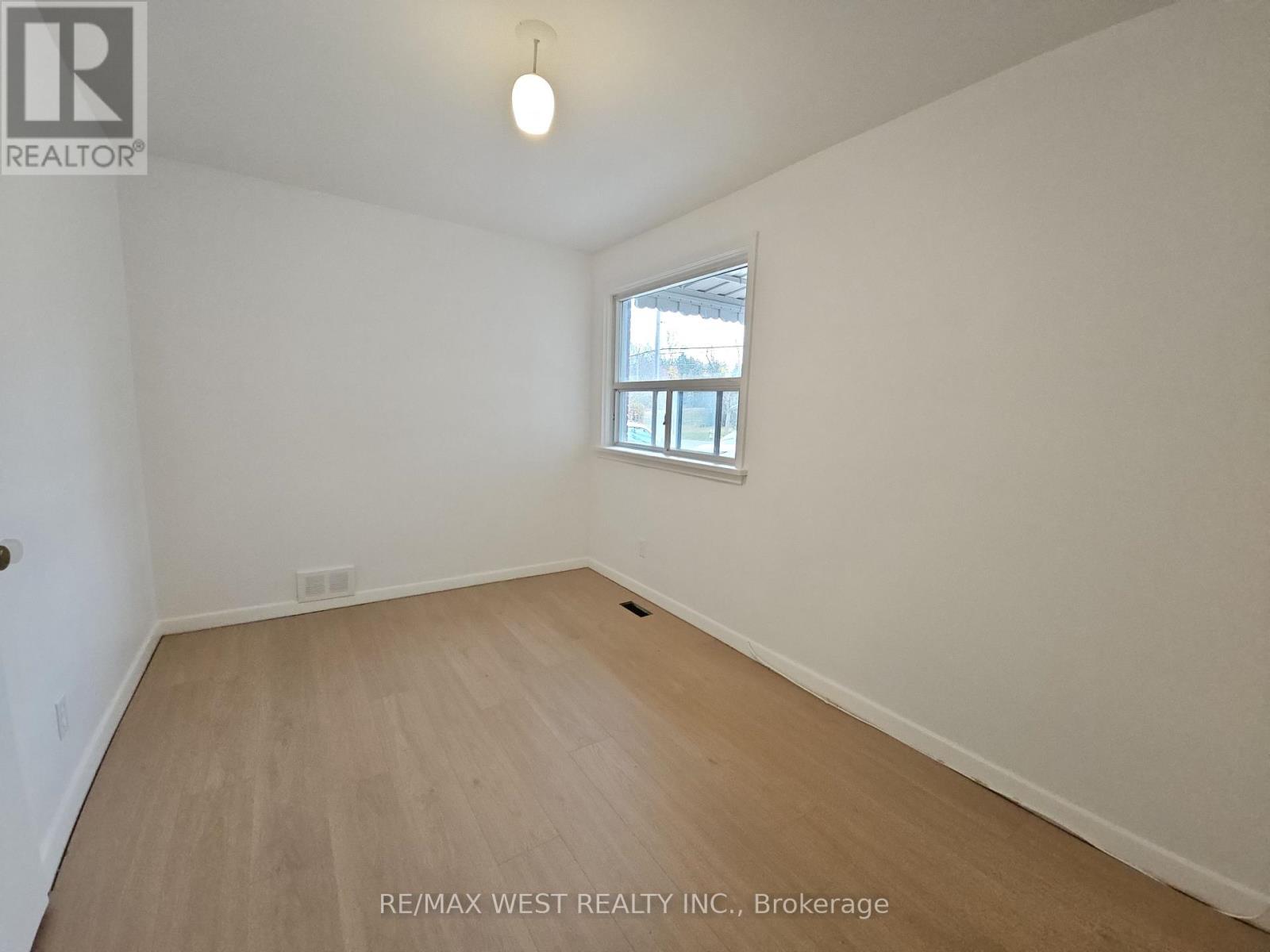 30 Golfwood Heights, Toronto, Ontario  M9P 3M1 - Photo 15 - W12581528