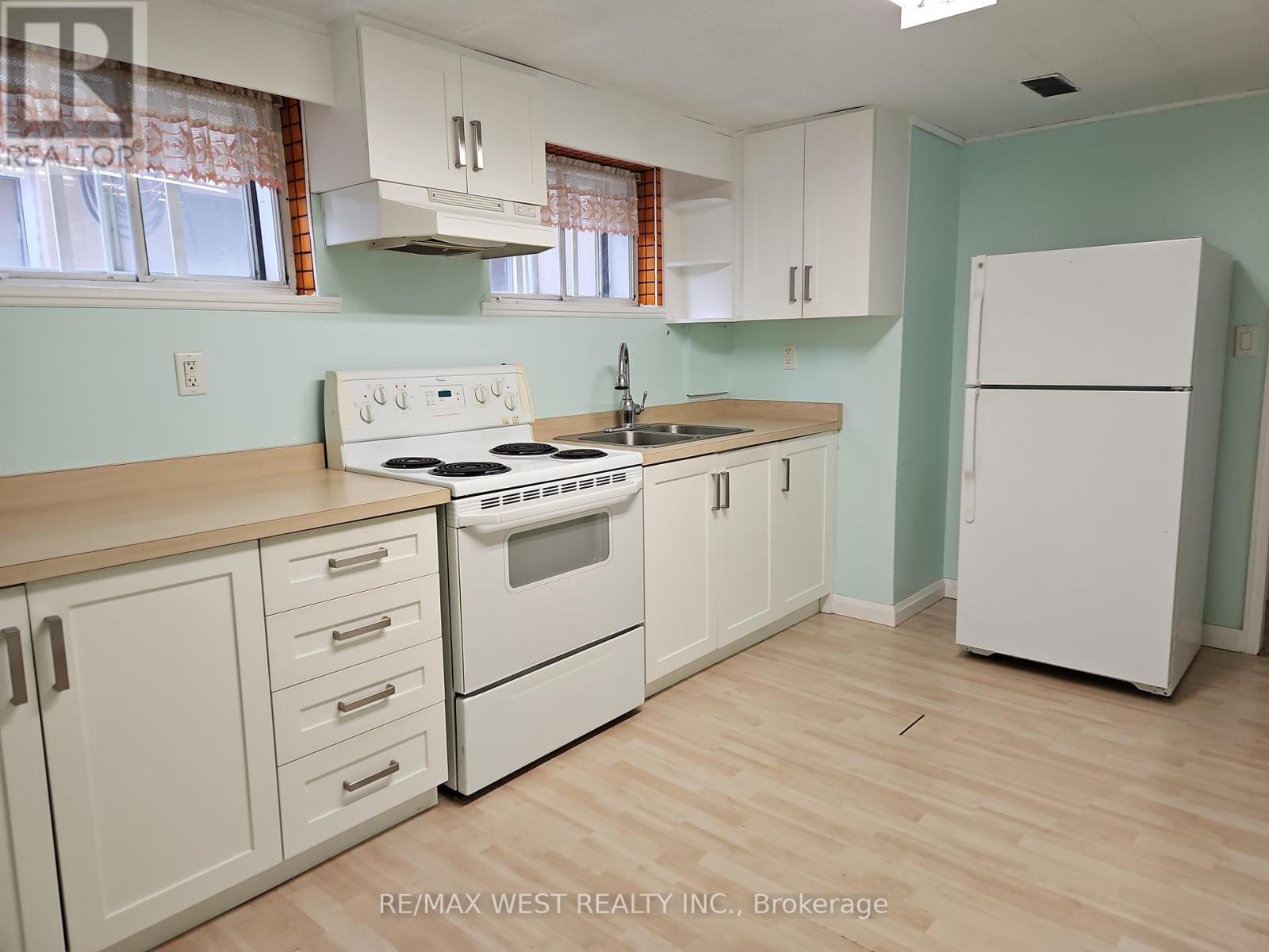 30 Golfwood Heights, Toronto, Ontario  M9P 3M1 - Photo 20 - W12581528