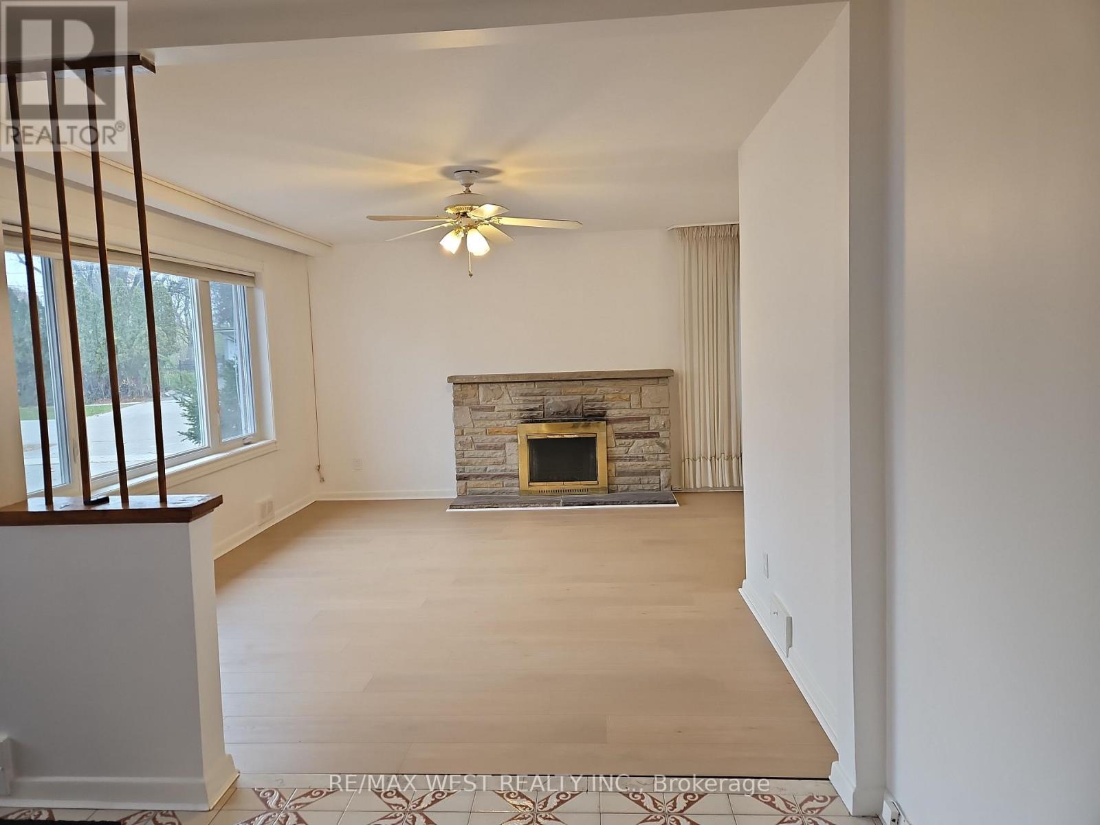 30 Golfwood Heights, Toronto, Ontario  M9P 3M1 - Photo 4 - W12581528