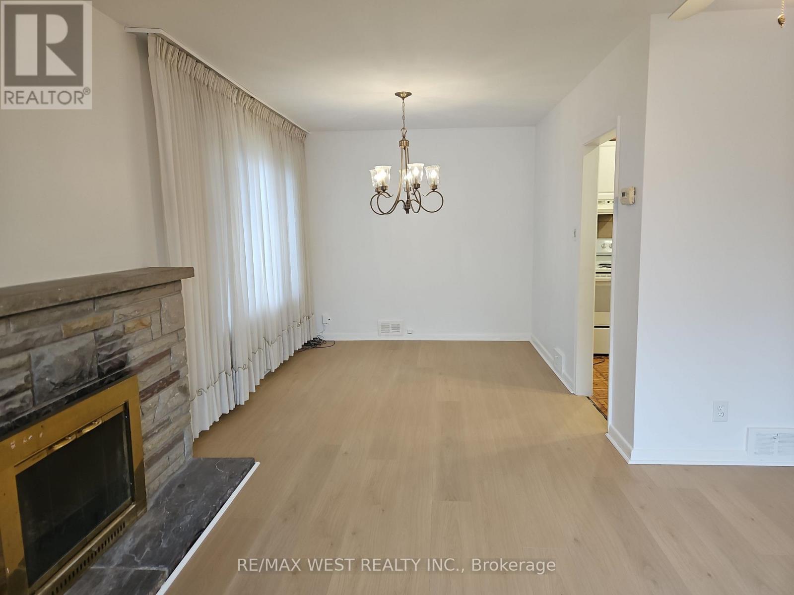 30 Golfwood Heights, Toronto, Ontario  M9P 3M1 - Photo 6 - W12581528