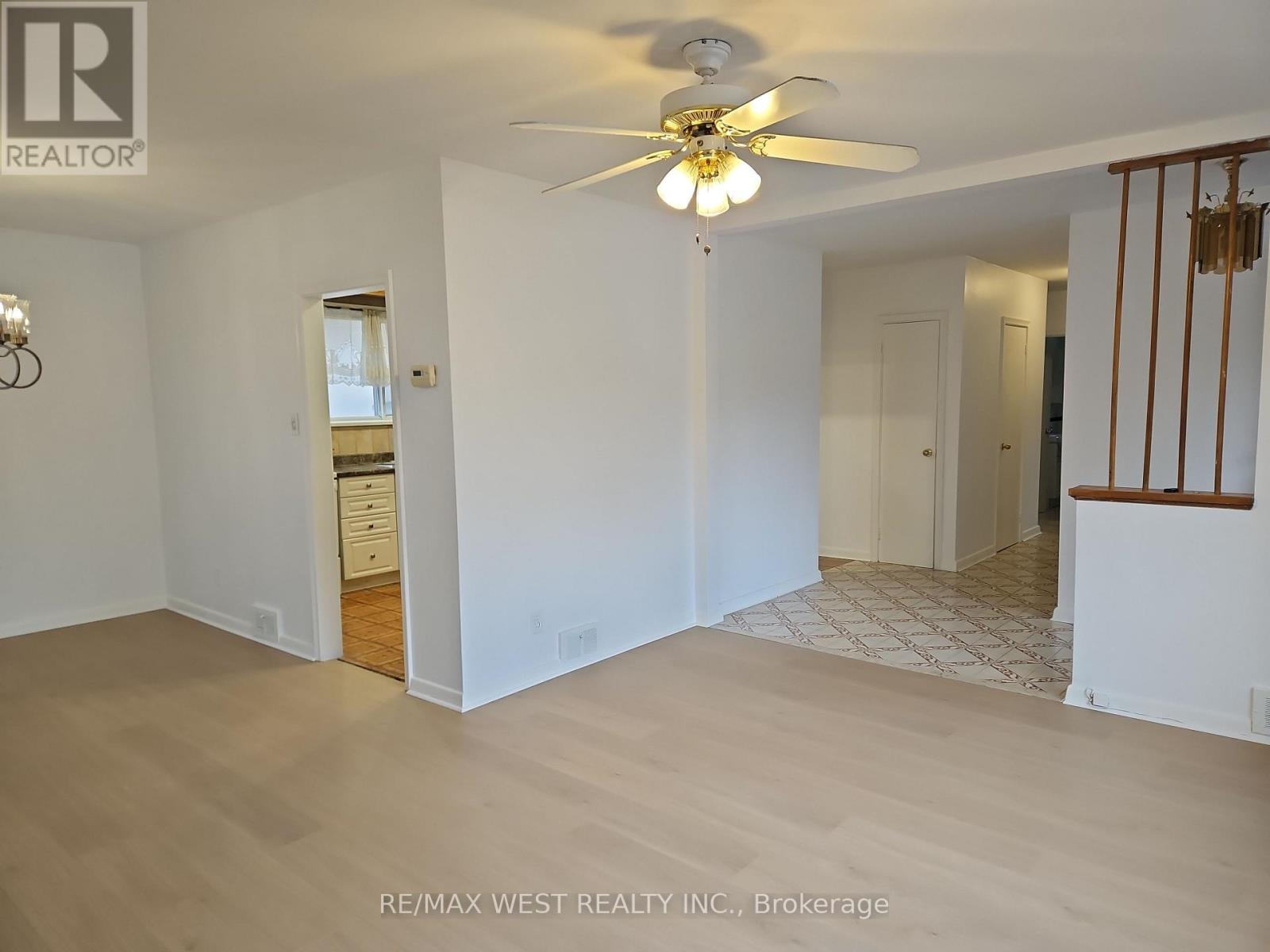 30 Golfwood Heights, Toronto, Ontario  M9P 3M1 - Photo 7 - W12581528