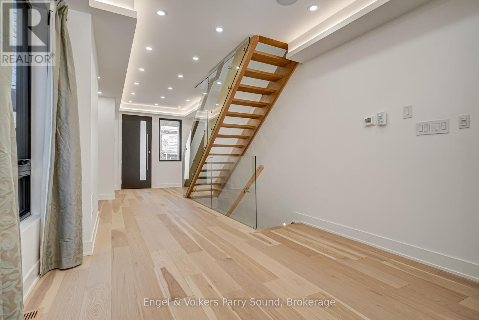 230 Willow Avenue, Toronto, Ontario  M4E 3K7 - Photo 12 - E12581792