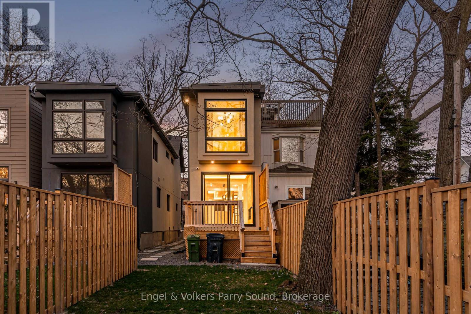 230 Willow Avenue, Toronto, Ontario  M4E 3K7 - Photo 4 - E12581792