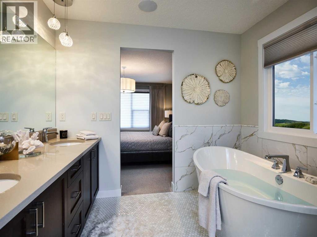 529 Lucas Way Nw, Calgary, Alberta  T3P 2E7 - Photo 6 - A2268760