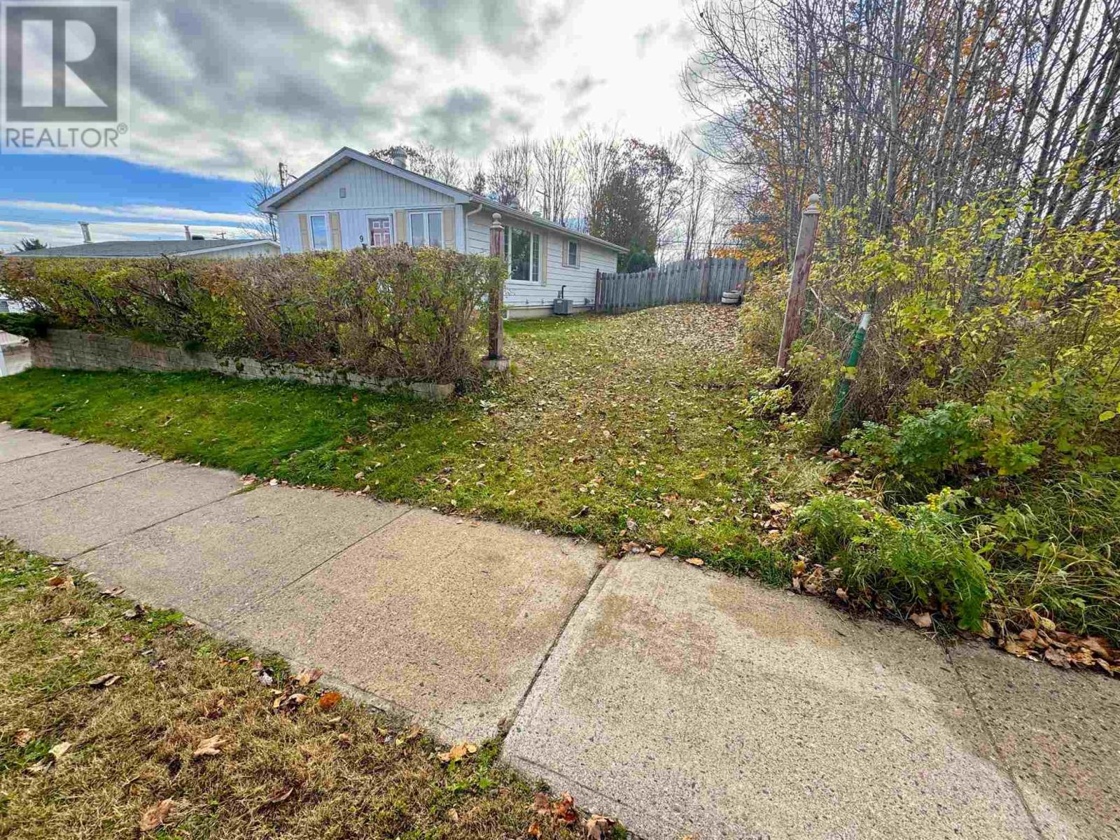 9 Axmith Ave, Elliot Lake, Ontario  P5A 1B5 - Photo 31 - SM253359