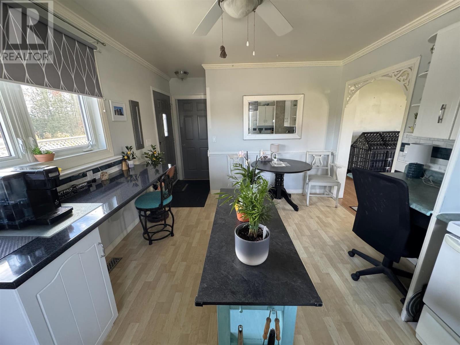 9 Axmith Ave, Elliot Lake, Ontario  P5A 1B5 - Photo 4 - SM253359