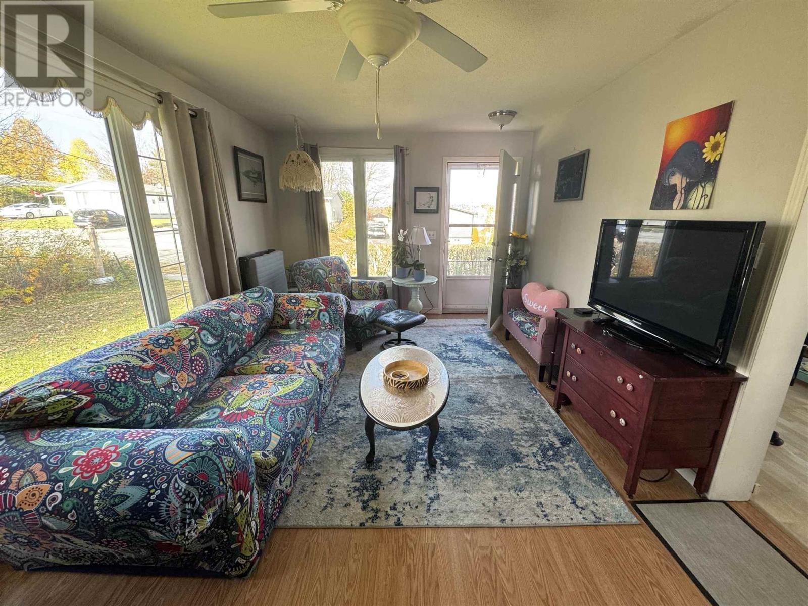 9 Axmith Ave, Elliot Lake, Ontario  P5A 1B5 - Photo 6 - SM253359