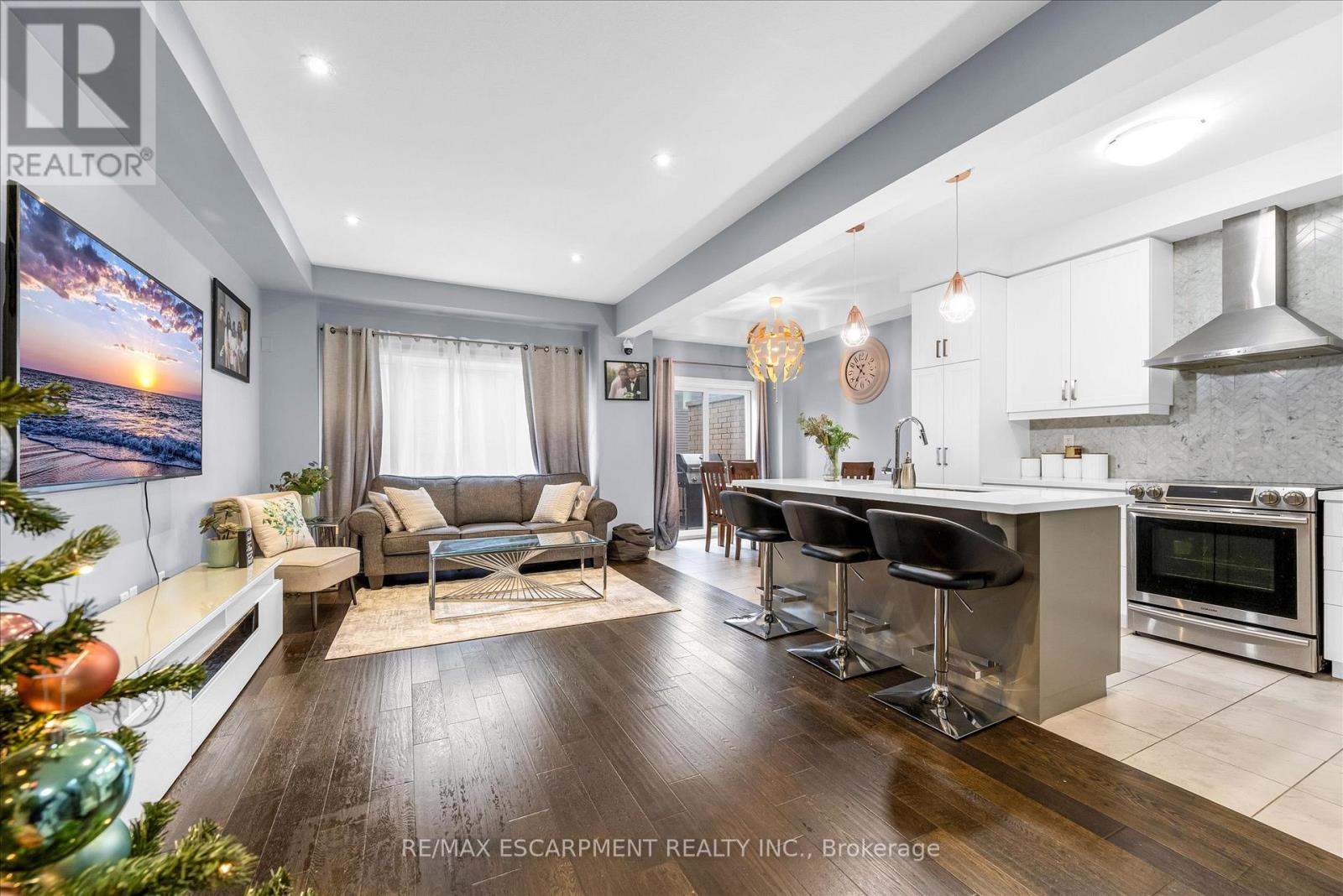 55 Greenwich Avenue, Hamilton, Ontario  L8J 0L6 - Photo 3 - X12581456