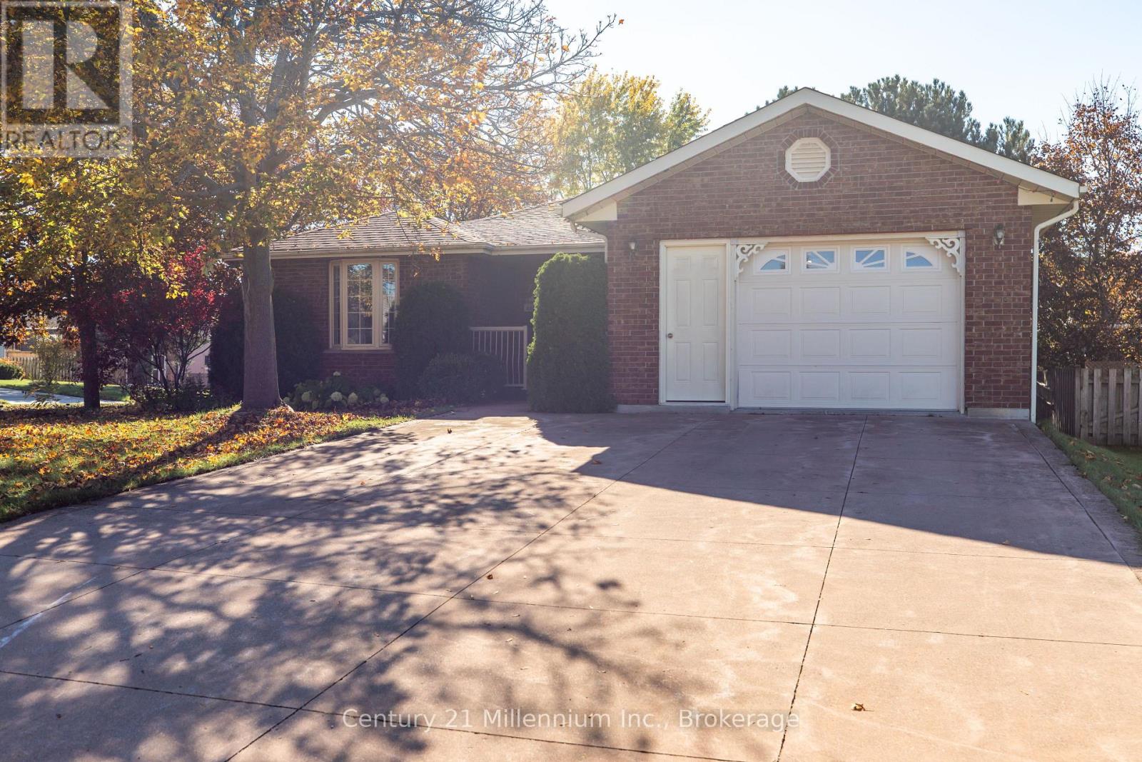 750 Baird Street, Kincardine, Ontario N2Z 1M3 - Photo 3 - X12581580