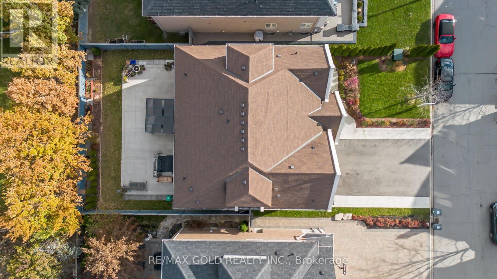 6 Ayrshire Court, Brampton, Ontario  L6Z 0G6 - Photo 4 - W12563064