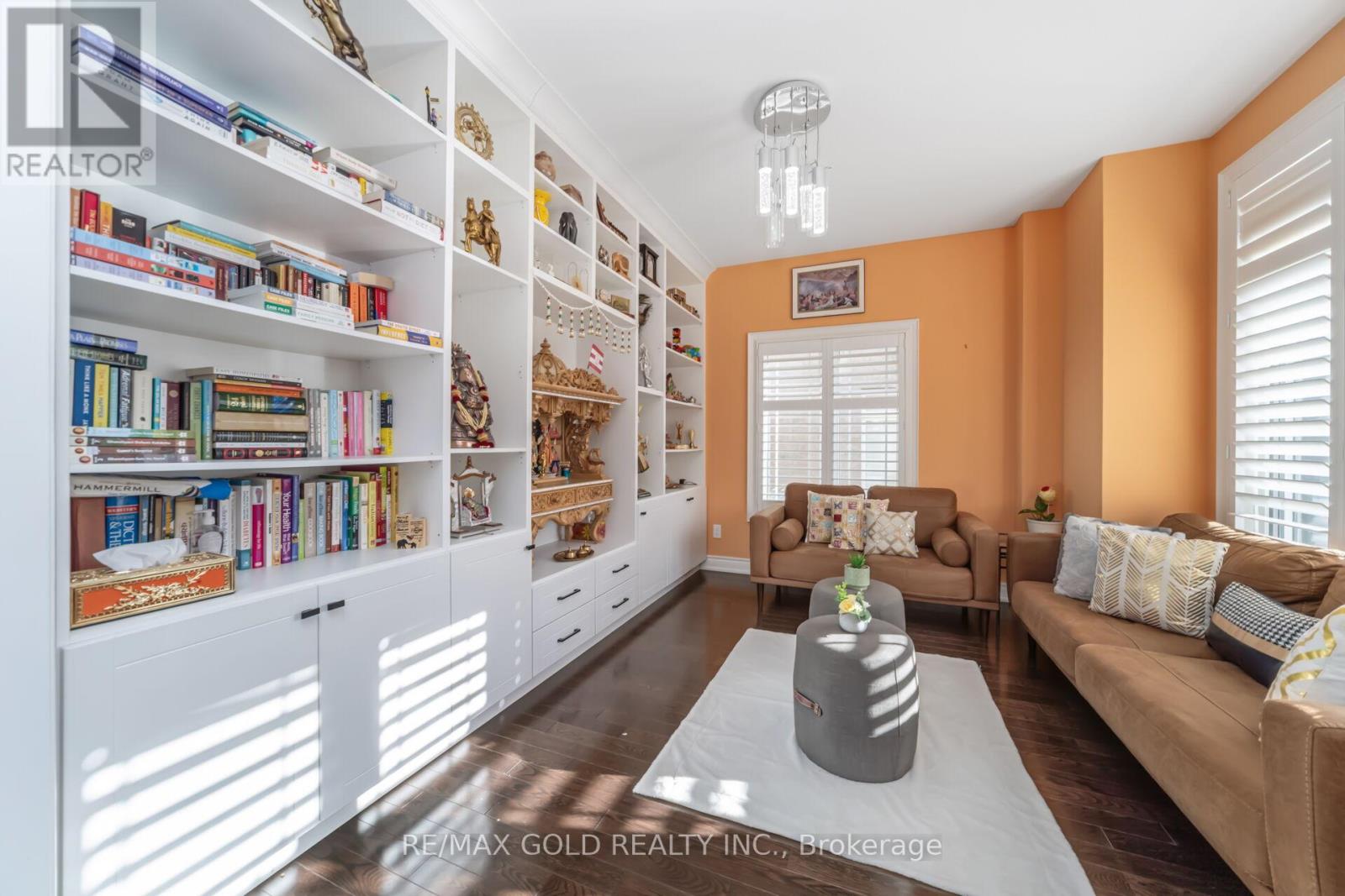 6 Ayrshire Court, Brampton, Ontario  L6Z 0G6 - Photo 6 - W12563064