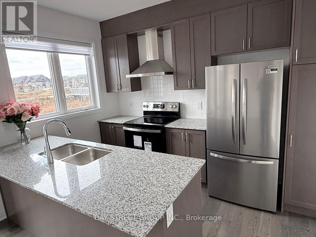 3210 Crystal Drive, Oakville, Ontario  L6M 5S8 - Photo 4 - W12570582