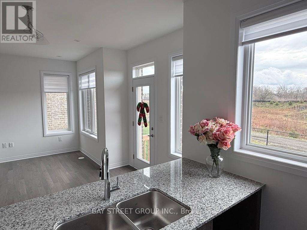 3210 Crystal Drive, Oakville, Ontario  L6M 5S8 - Photo 3 - W12570582