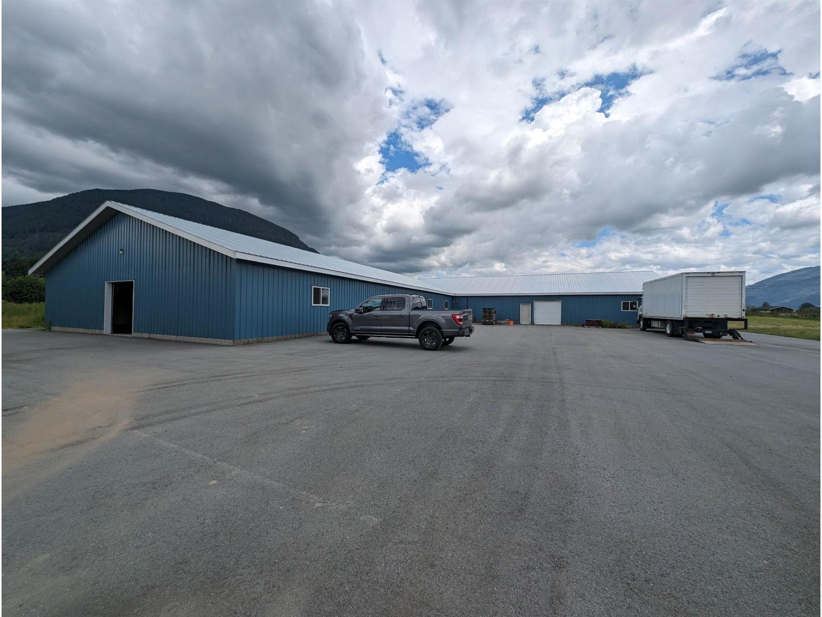 8801 Eagle Road, Mission, British Columbia  V2V 4J1 - Photo 3 - R3069841