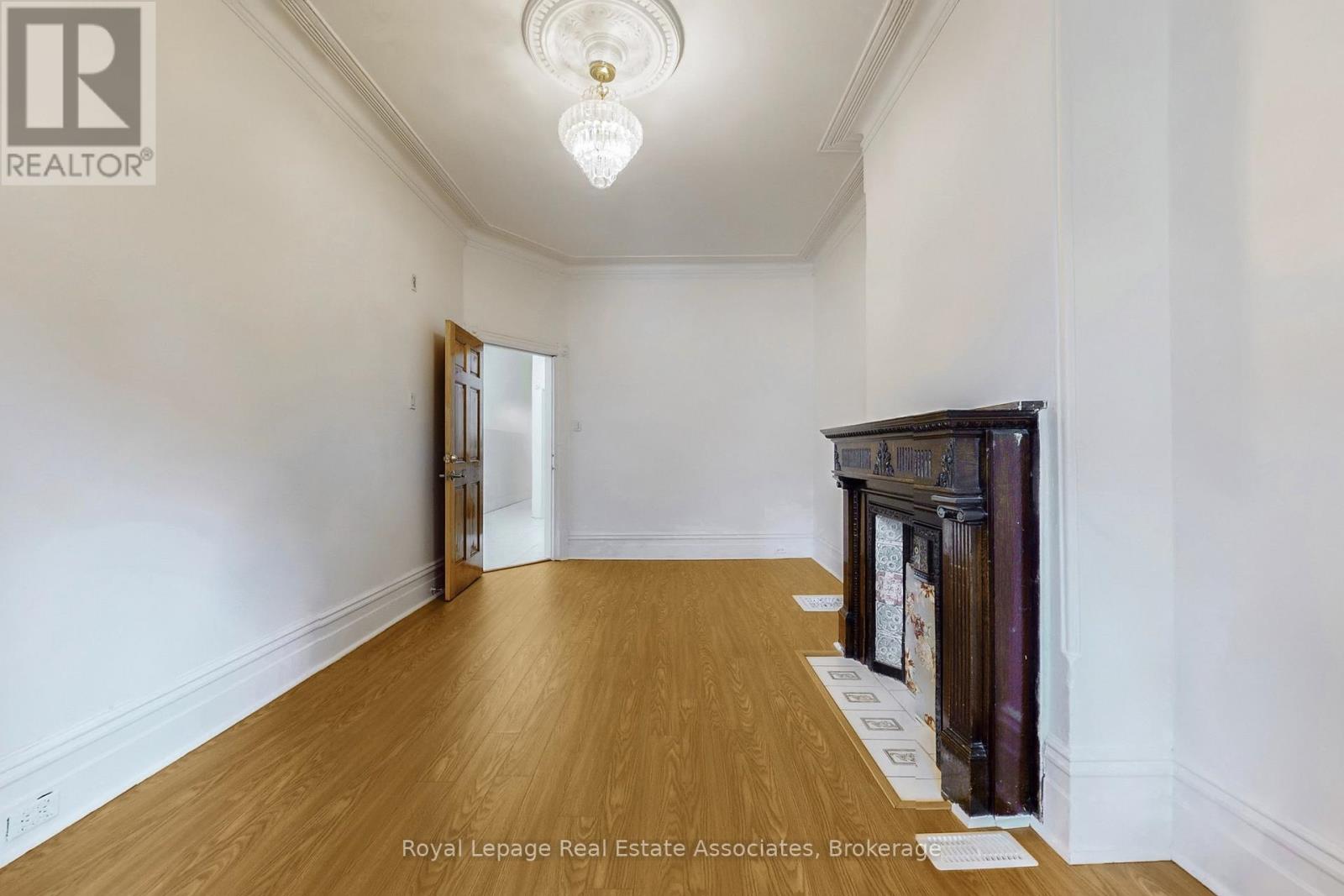 143 Seaton Street, Toronto, Ontario  M5A 2T2 - Photo 4 - C12581610