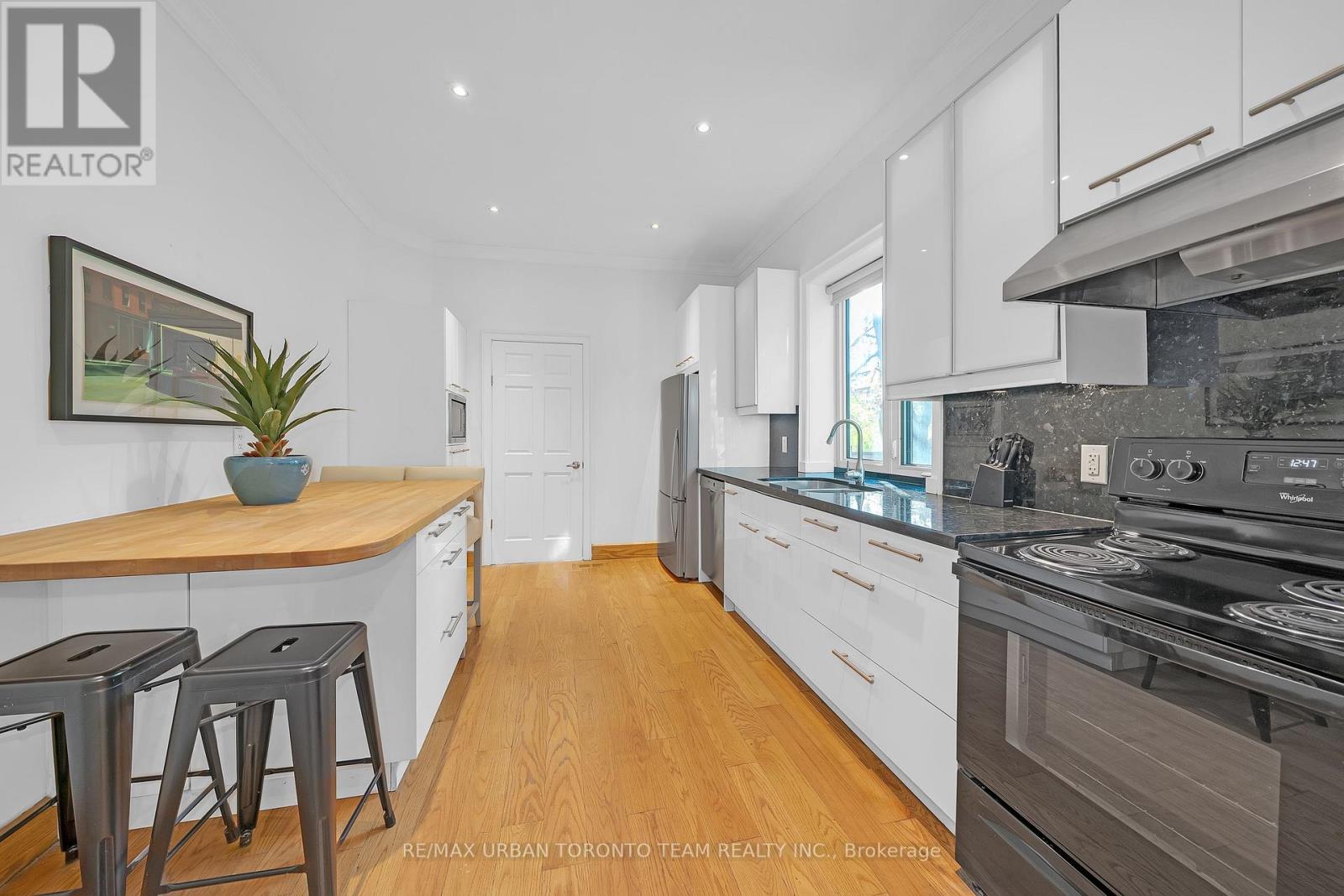 Main - 87 Oxford Street, Toronto, Ontario  M5T 1P2 - Photo 12 - C12581686