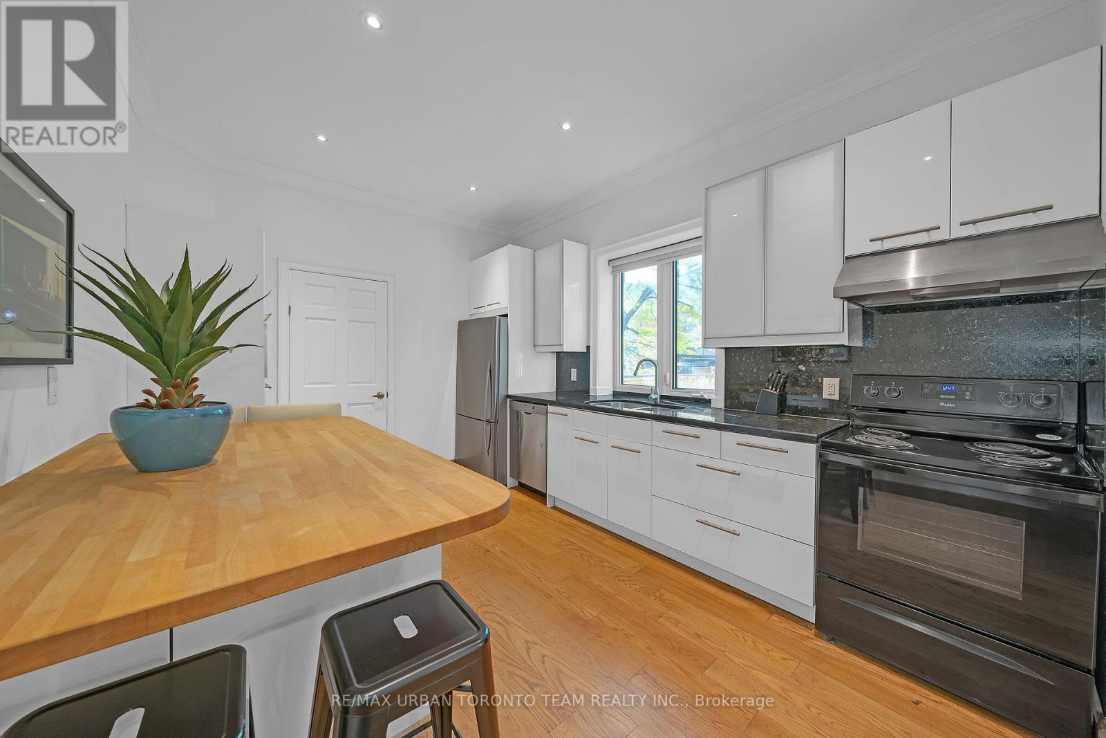 Main - 87 Oxford Street, Toronto, Ontario  M5T 1P2 - Photo 13 - C12581686