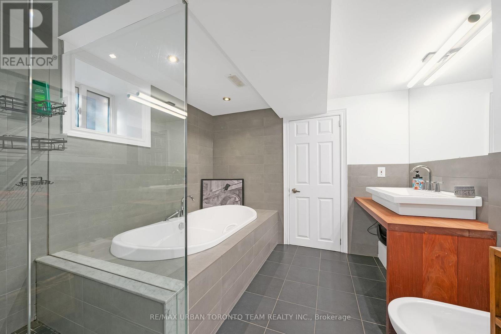 Main - 87 Oxford Street, Toronto, Ontario  M5T 1P2 - Photo 27 - C12581686