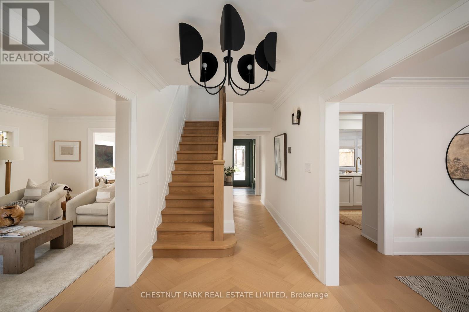 35 Weybourne Crescent, Toronto, Ontario M4N 2R4 - Photo 5 - C12581708