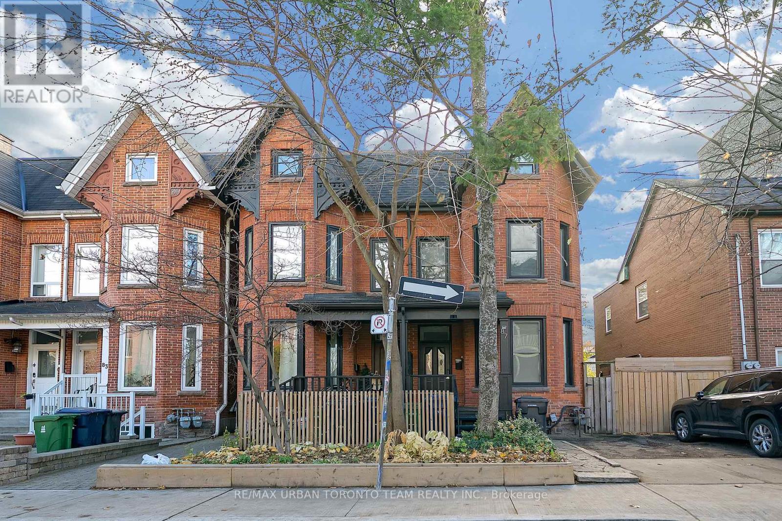 Upper - 87 Oxford Street, Toronto, Ontario  M5T 1P2 - Photo 2 - C12581796