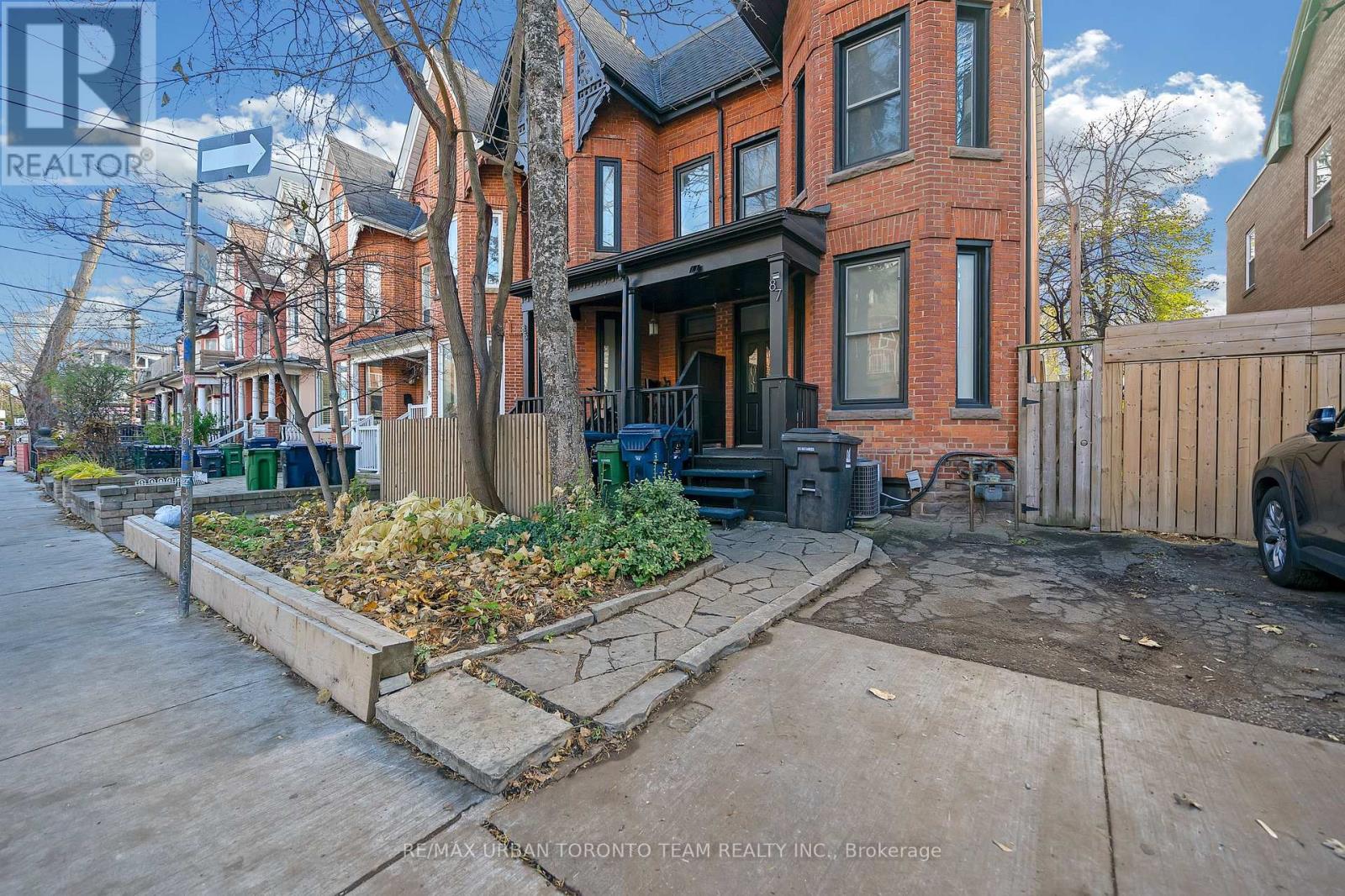 Upper - 87 Oxford Street, Toronto, Ontario  M5T 1P2 - Photo 3 - C12581796