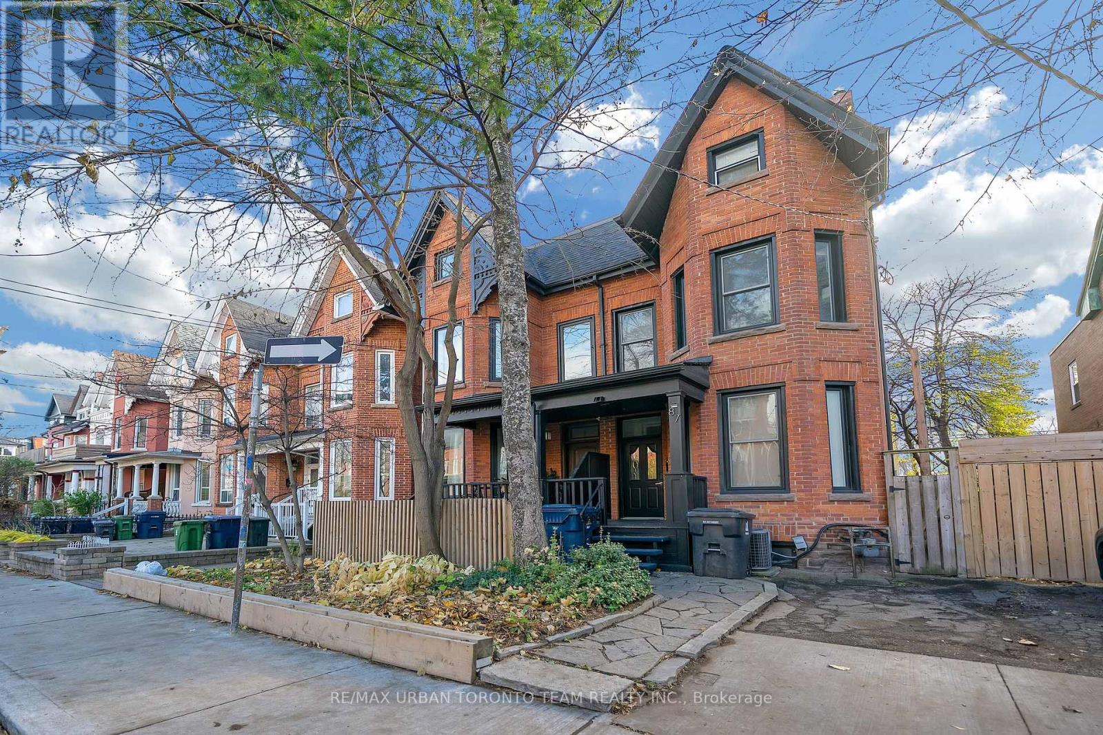 Upper - 87 Oxford Street, Toronto, Ontario  M5T 1P2 - Photo 7 - C12581796