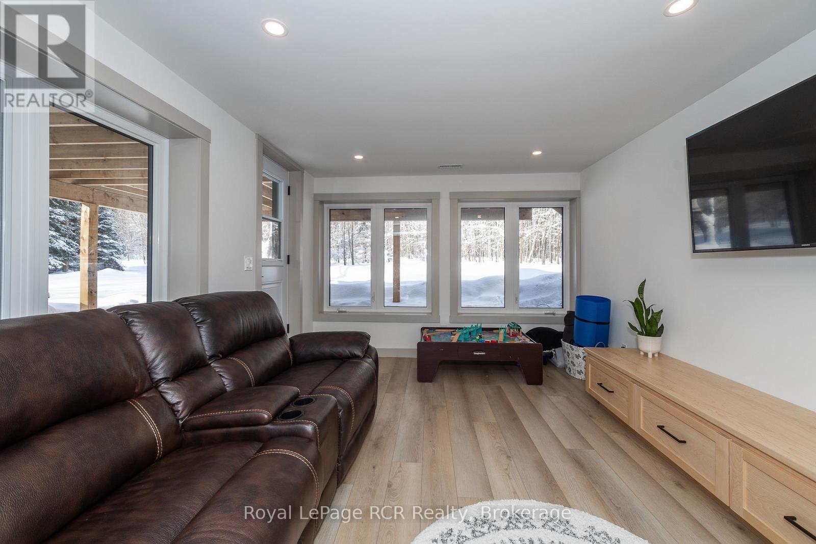 126 West Street, Georgian Bluffs, Ontario N4K 5N7 - Photo 43 - X12415708