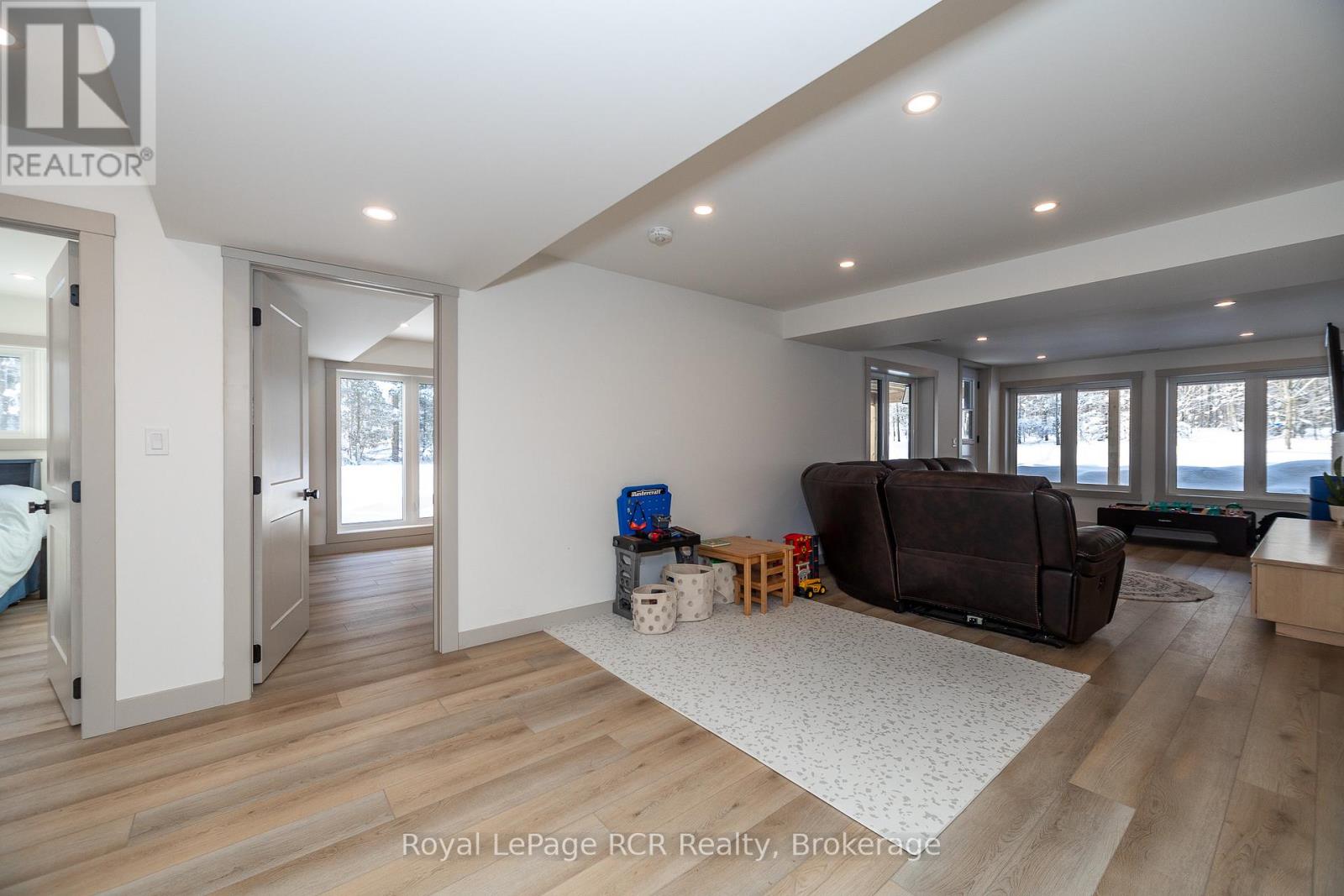 126 West Street, Georgian Bluffs, Ontario N4K 5N7 - Photo 45 - X12415708