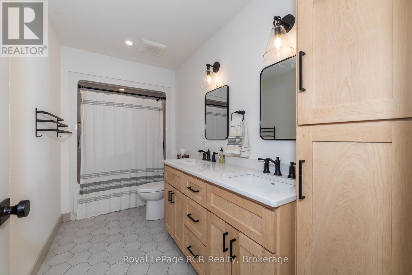 126 West Street, Georgian Bluffs, Ontario N4K 5N7 - Photo 37 - X12415708