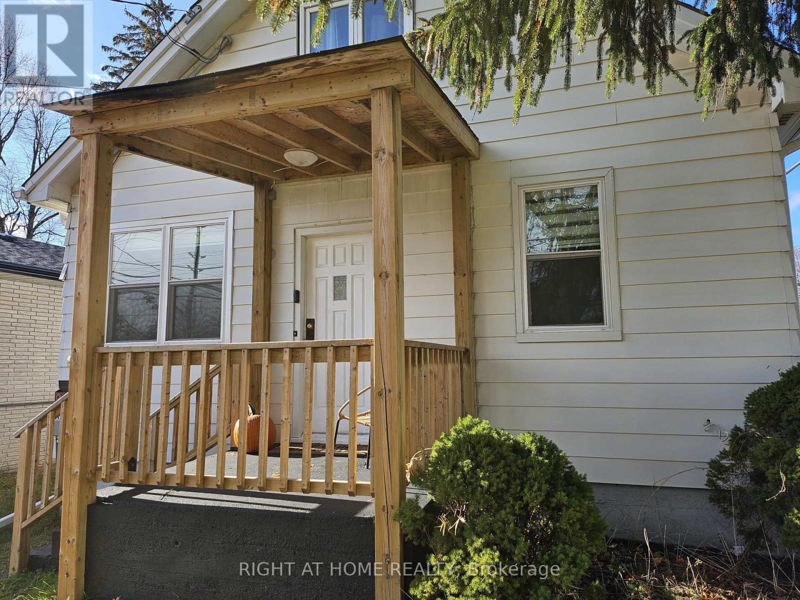 1422 Simcoe Street N, Oshawa, Ontario  L1G 4X6 - Photo 2 - E12581600