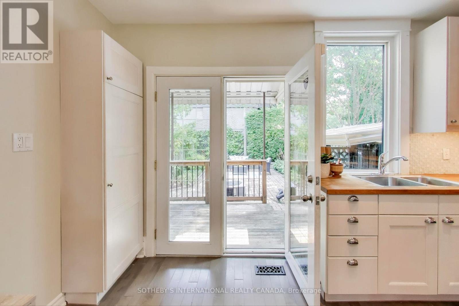 159 Glenmount Park Road, Toronto, Ontario  M4E 2N3 - Photo 15 - E12581820