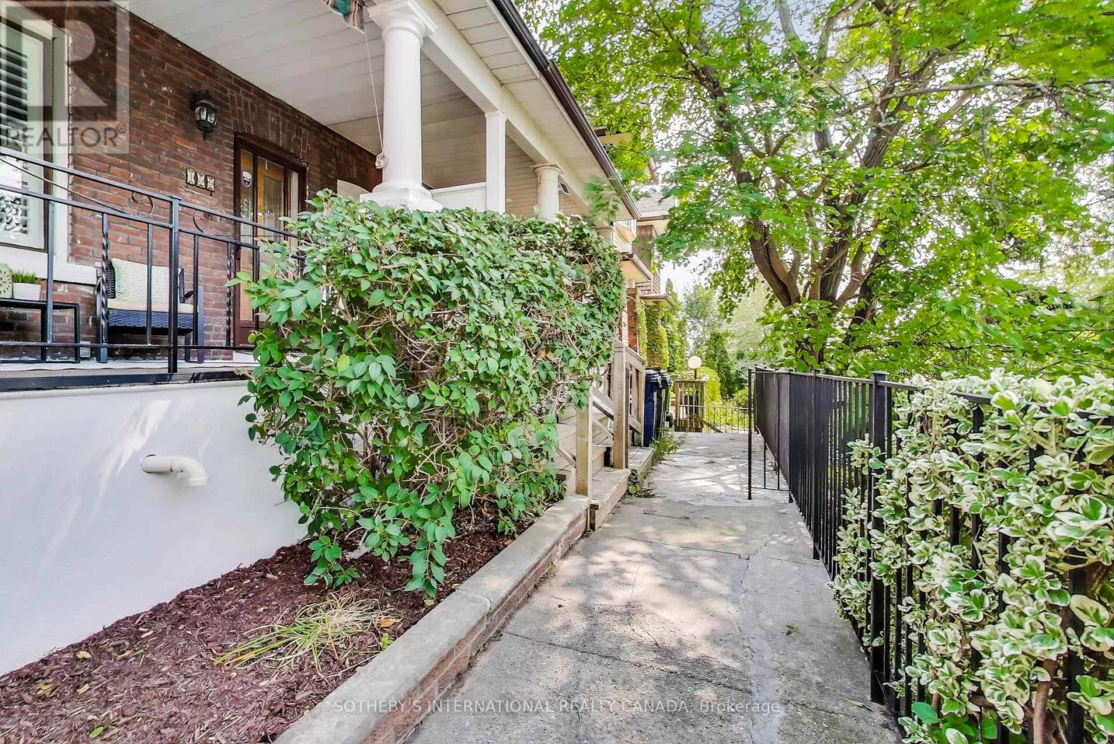 159 Glenmount Park Road, Toronto, Ontario  M4E 2N3 - Photo 3 - E12581820