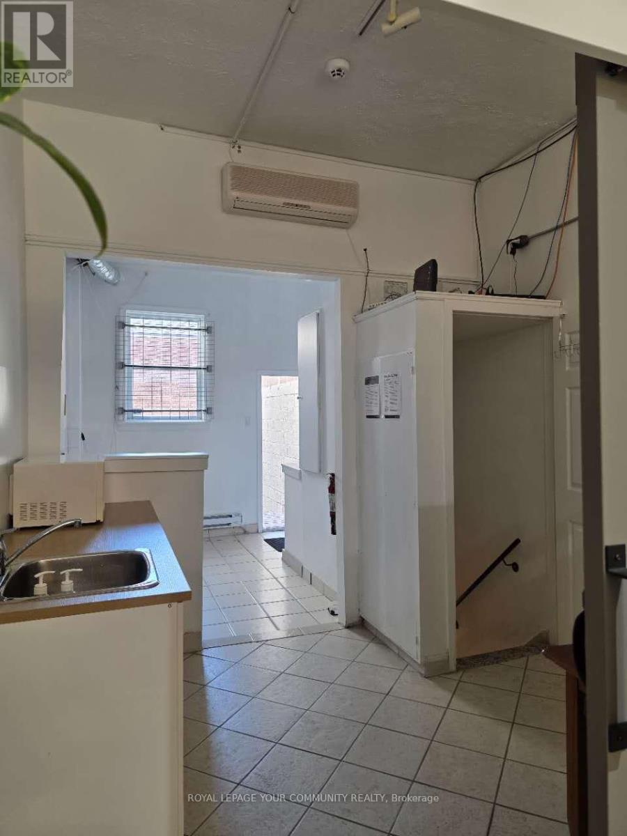 1003 Eglinton Avenue W, Toronto, Ontario  M5C 2C7 - Photo 4 - C12420158