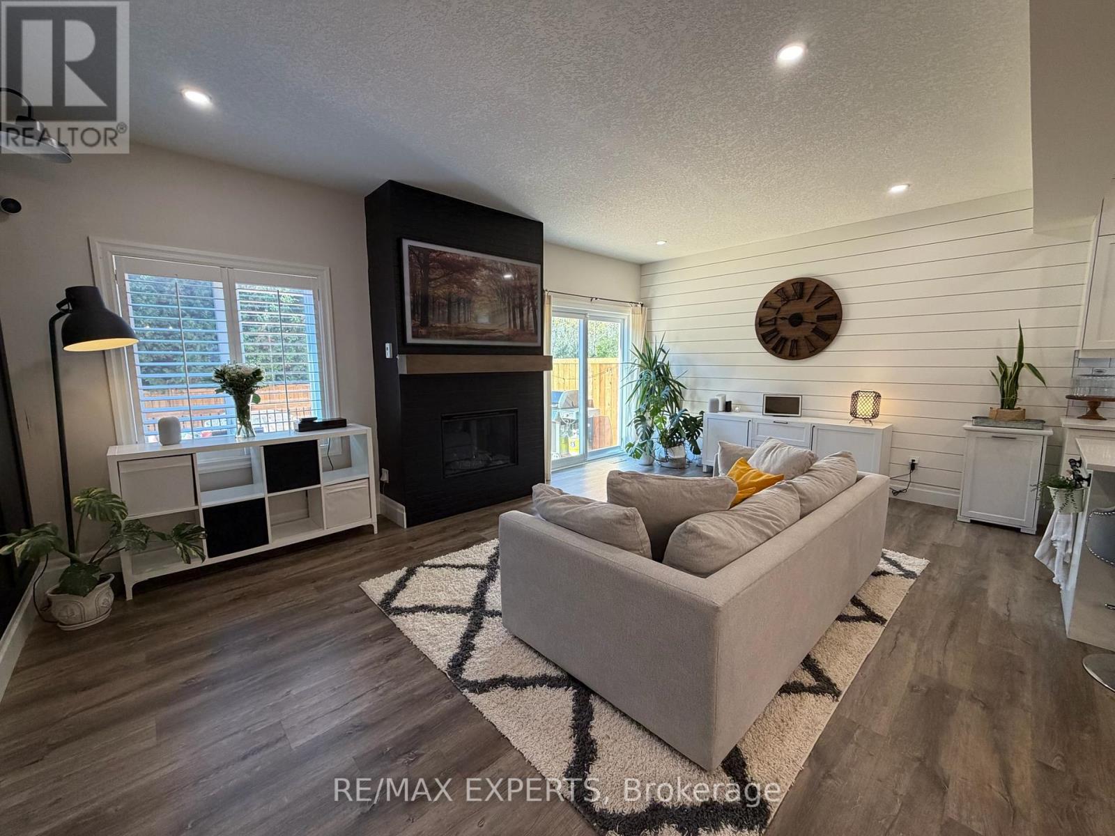 119 Lisbon Pines Drive, Cambridge, Ontario  N1R 8C7 - Photo 11 - X12580872