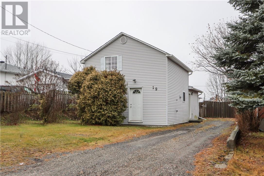 19 Lawrence Street, Garson, Ontario  P3L 1J7 - Photo 2 - 2125786