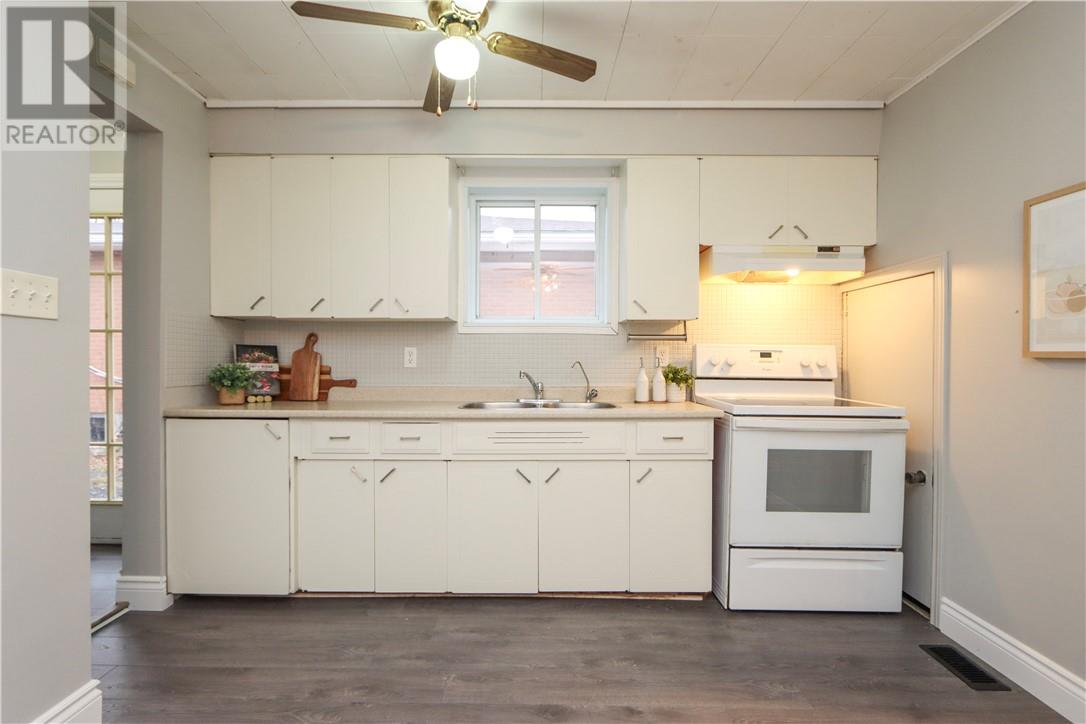 19 Lawrence Street, Garson, Ontario  P3L 1J7 - Photo 4 - 2125786