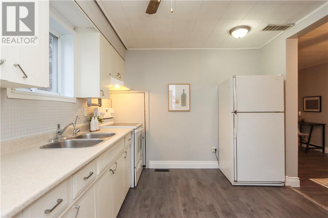 19 Lawrence Street, Garson, Ontario  P3L 1J7 - Photo 5 - 2125786