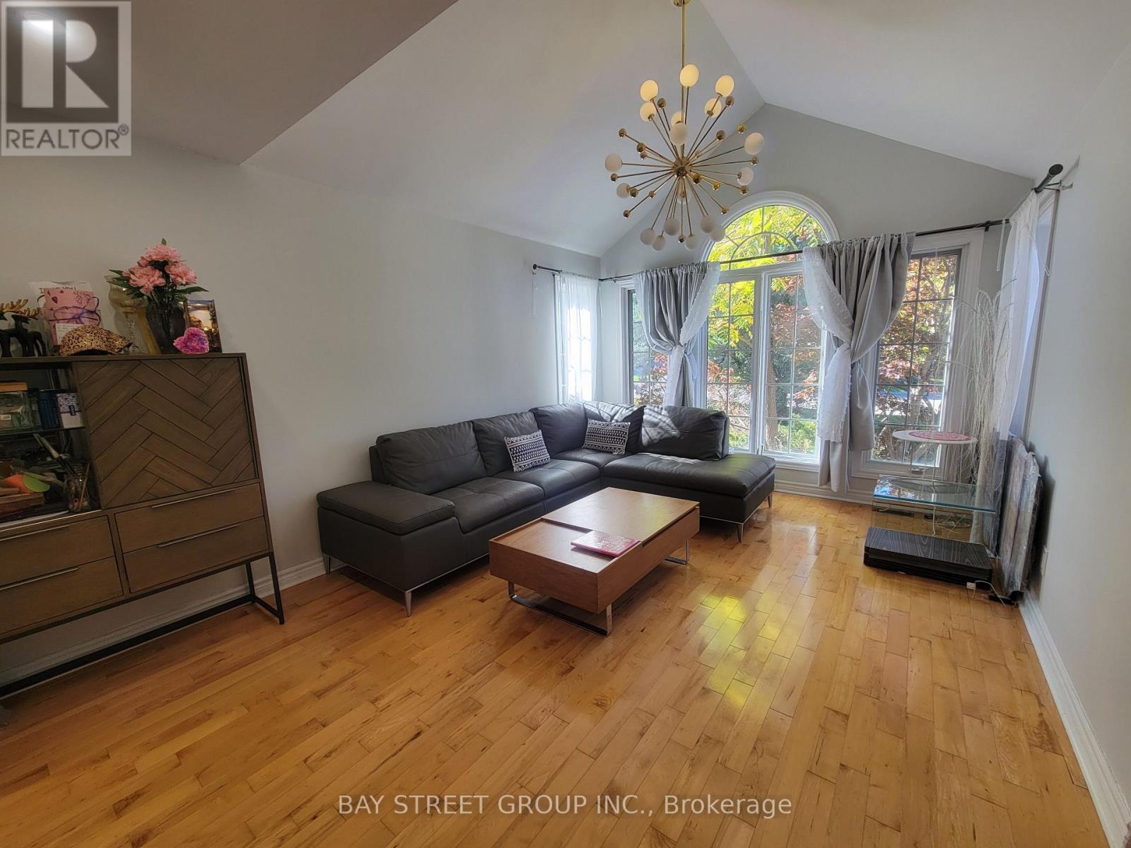 98 BROOKEVIEW DRIVE, Aurora, Ontario